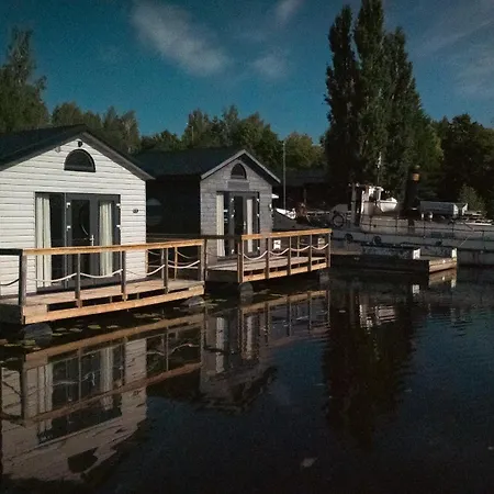 Kelluva Jokimaja Chalet